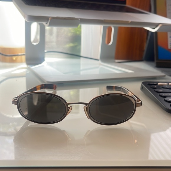 Brand New Gucci Sunglasses - Picture 4 of 4